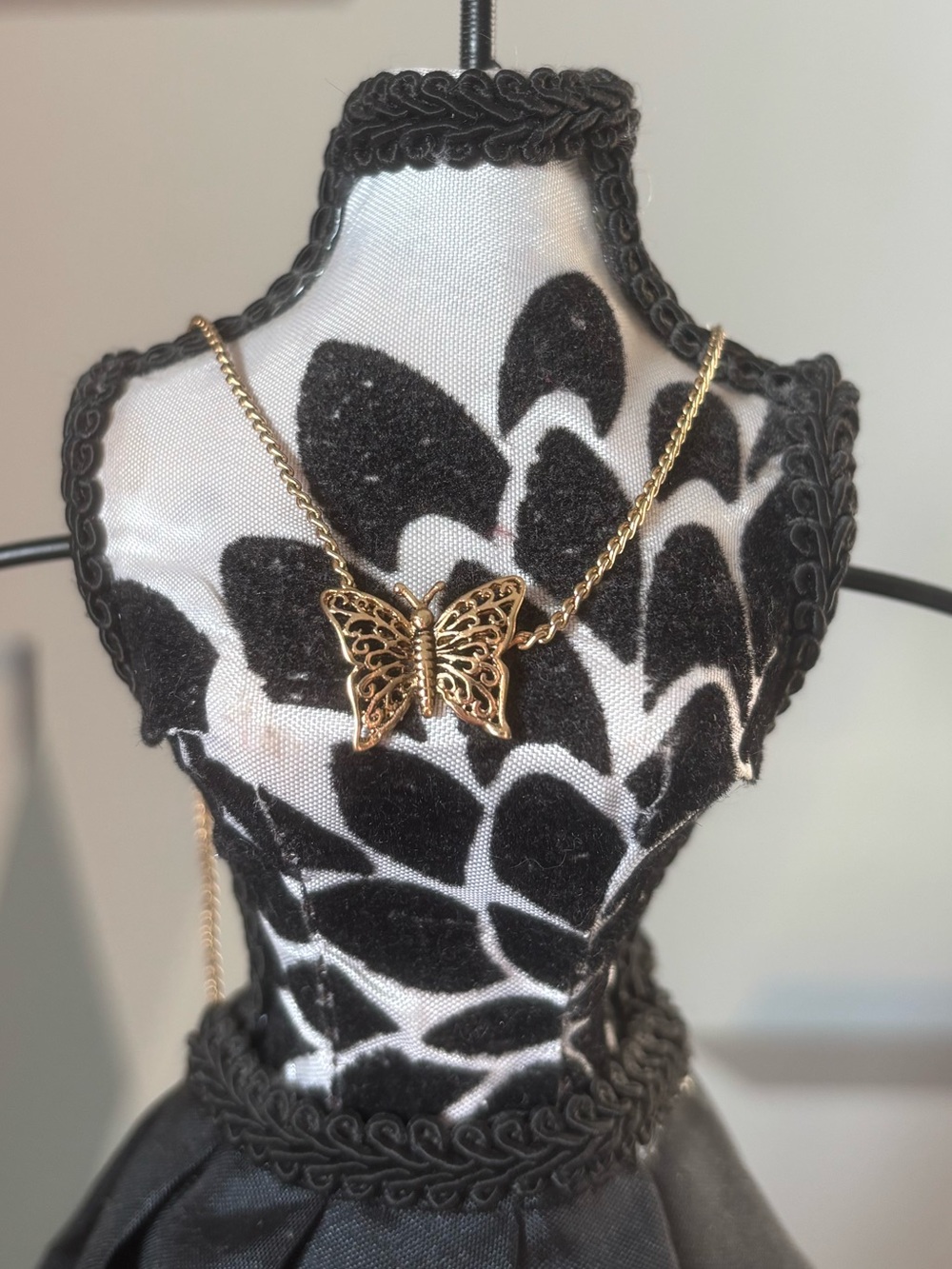 Vintage Sarah Coventry gold toned butterfly necklace